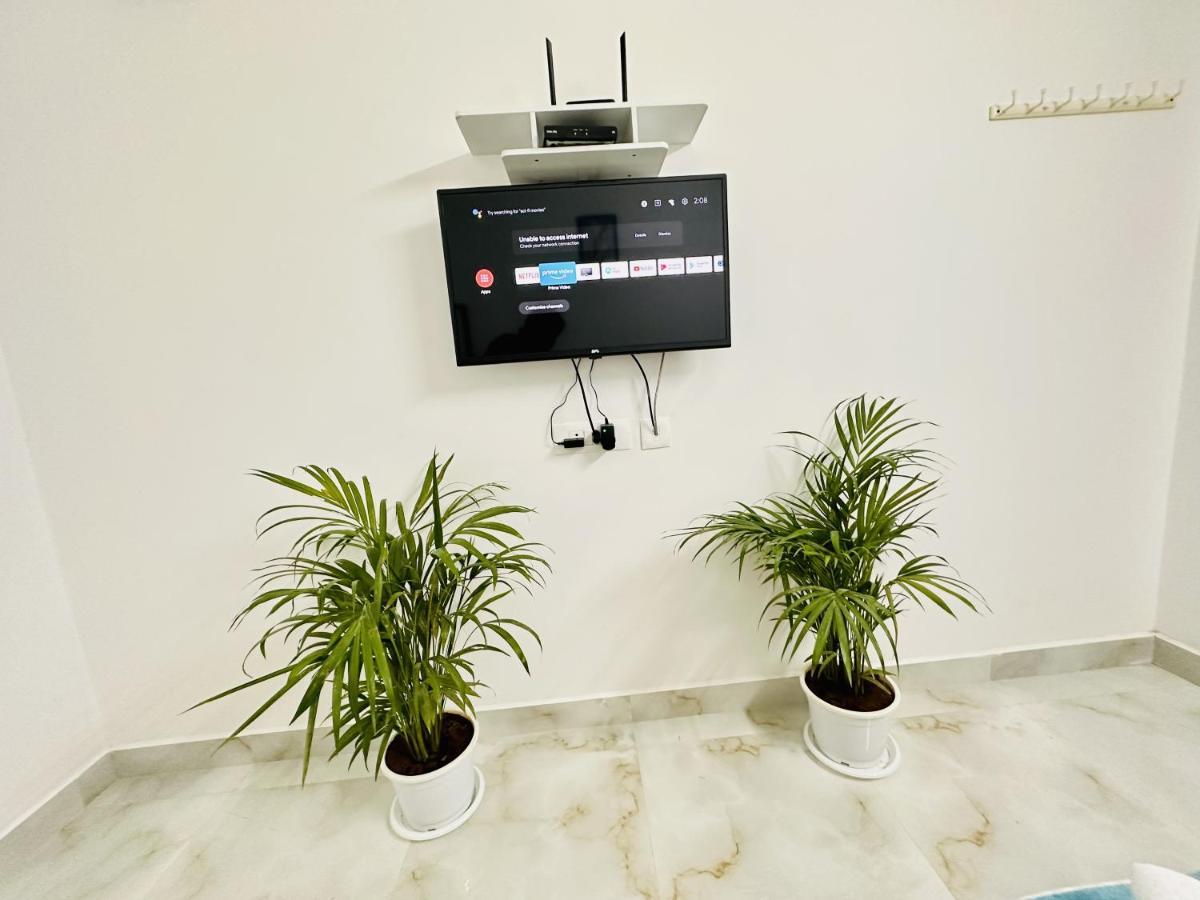 Tirupati Homestay - Shilparamam - Luxury Ac Apartments By Stayflexi - Fast Wifi, Kitchen, Android Tv - Walk To Ps4 Pure Veg Restaurant - Easy Access To Airport, Railway Station And To All Temples ภายนอก รูปภาพ