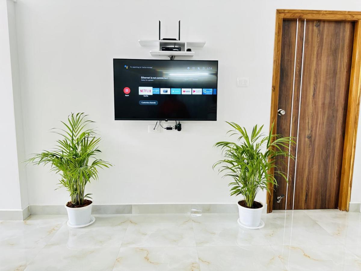 Tirupati Homestay - Shilparamam - Luxury Ac Apartments By Stayflexi - Fast Wifi, Kitchen, Android Tv - Walk To Ps4 Pure Veg Restaurant - Easy Access To Airport, Railway Station And To All Temples ภายนอก รูปภาพ